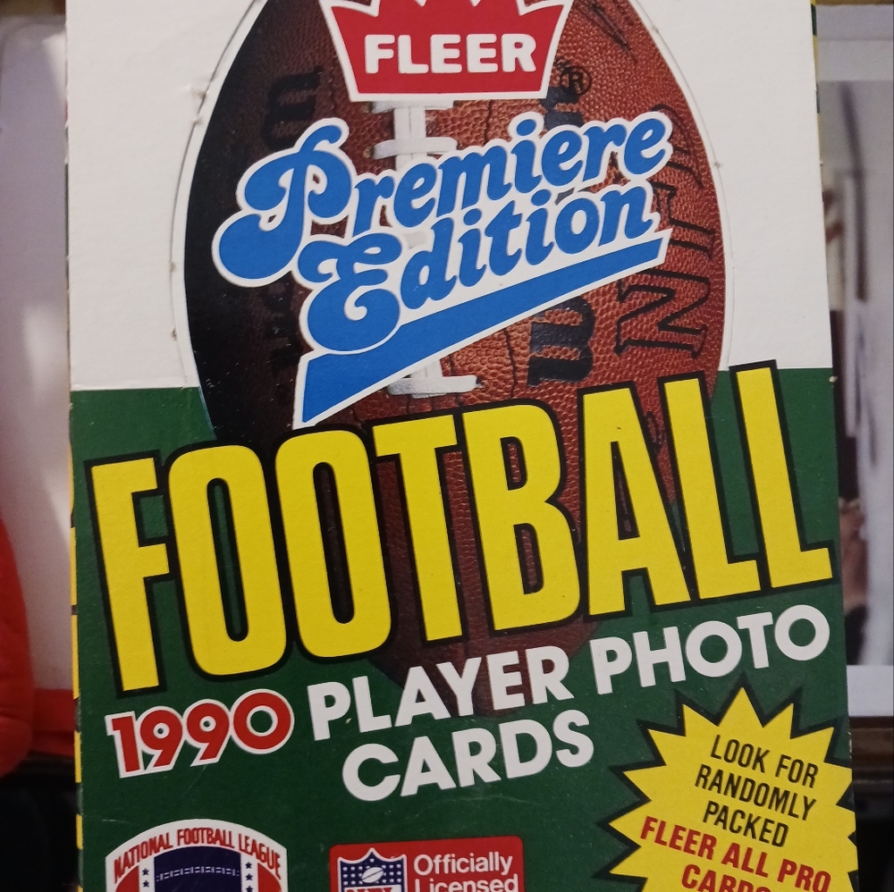 VINTAGE 1990 FLEER FOOTBALL TRADING CARDS